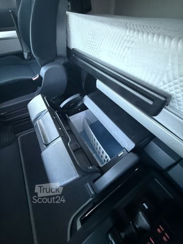 Φορτηγό κουτί (κουρμπαριστό) MAN TGX26.480 Lift-Lenk*Retarder*ACC*Koffer 8,1m*XLX