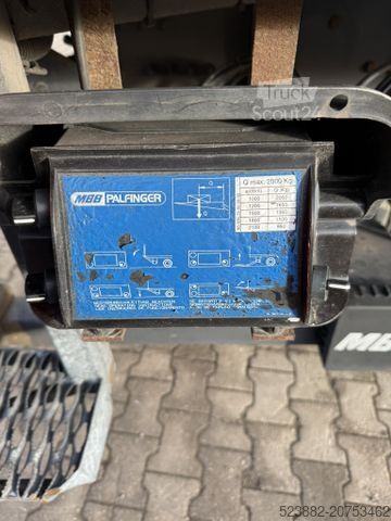 Kühlkoffer-LKW MERCEDES-BENZ Axor 1829 Koffer 8m*2Kammer*LBW2t*AHK*KLIMA*