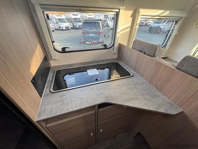 Ημιενσωματωμένο αυτοκινούμενο τροχόσπιτο CARADO T 338s