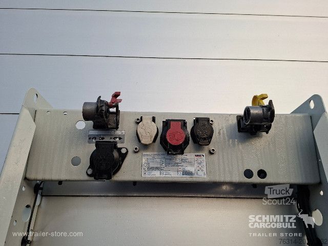 مقطورة نصفية مفتوحة مع قماش مشمع Schmitz Cargobull Curtainsider Standard Getränke