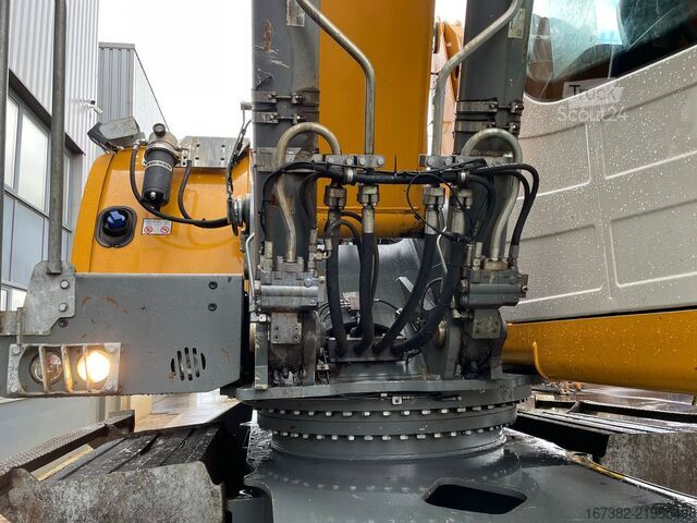 Stroj pro manipulaci s materiálem Liebherr LH30 M - Material Handler