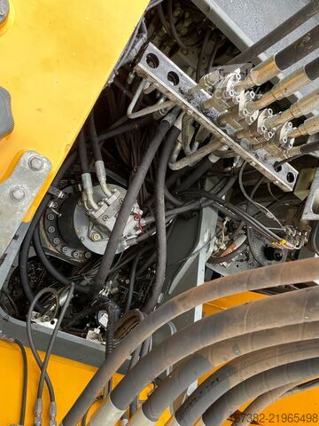 Stroj pro manipulaci s materiálem Liebherr LH30 M - Material Handler