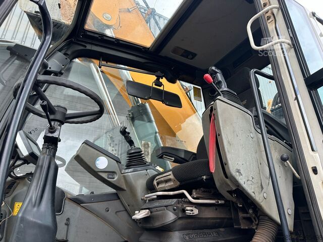 Stroj pro manipulaci s materiálem Liebherr LH30 M - Material Handler