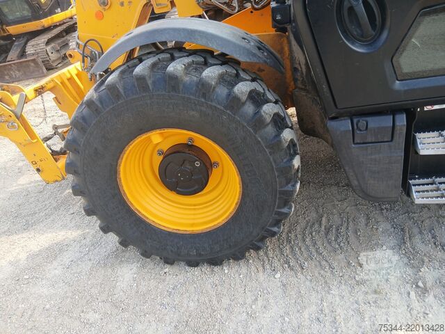 телескопичен товарач JCB 535-95 AGRI