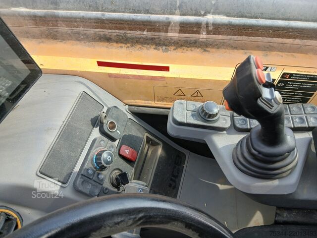 телескопичен товарач JCB 536-95 Agri
