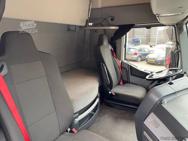 Standard tractor Renault T460 / Retarder / Stand Airco / 2x Tank