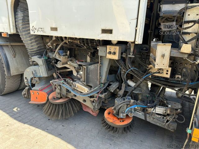 Zamiatarka Renault Premium Lander 340 DXI