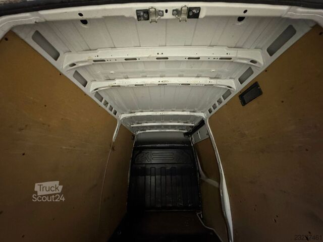 Ван с висока покривка IVECO Daily 50C18 Kastenwagen *Navi*Ahk**