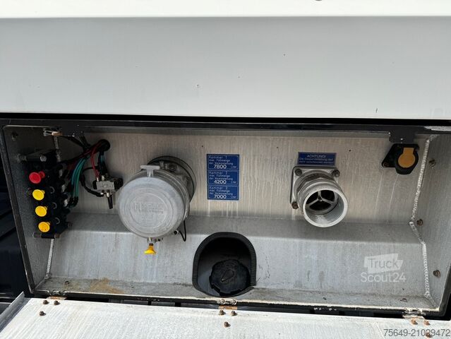 LKW mit Tankaufbau MAN TGA 26.390 6X2-4 BL TGA 26.390 6X2-4 BL, Lenk-/Liftachse, Willig Tankaufbau ca. 20.000l, 3 Kammern