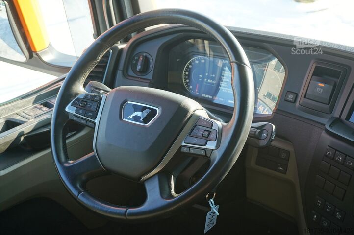 Standard tractor unit MAN TGX 33.580 6x4 tractor unit / GVM 70000