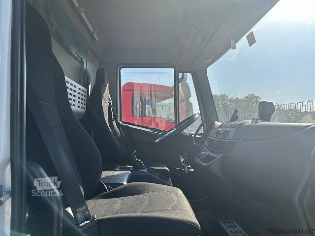 Fourgon avec hayon élévateur Iveco ML 120EL19/P