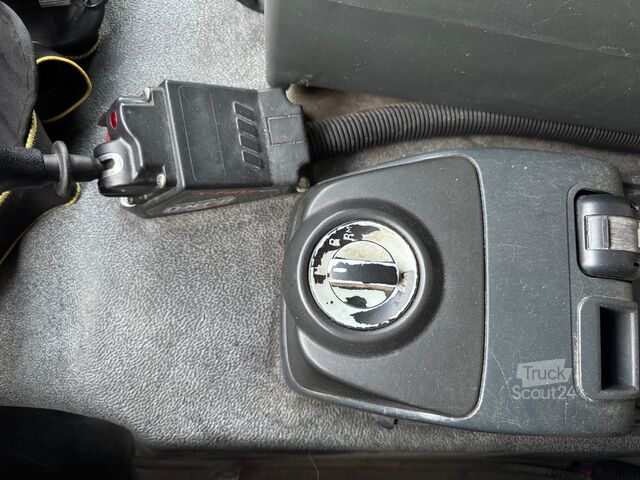 γερανός τοποθετημένος σε φορτηγό Man TGM 15.250