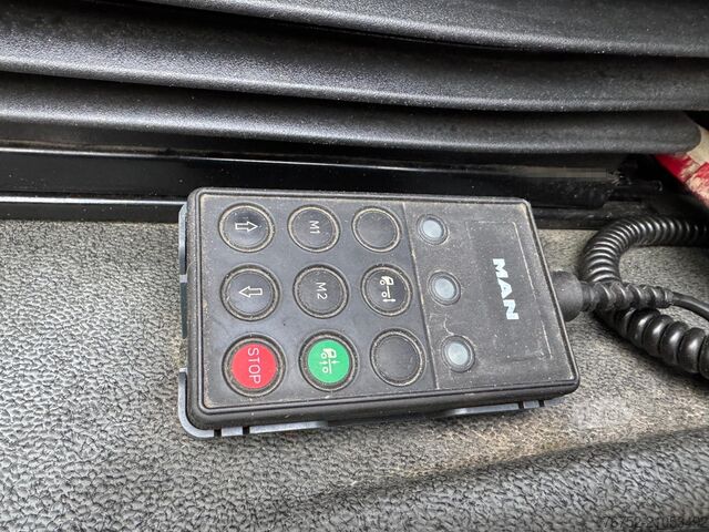 γερανός τοποθετημένος σε φορτηγό Man TGM 15.250