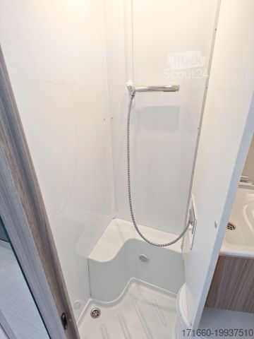 Polintegriran avtodom BÜRSTNER Lyseo Gallery TD 649 G Automatik - 180 PS