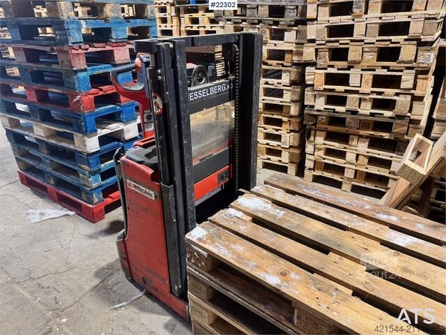 Gaffeltruck Linde D06 pallet stacker