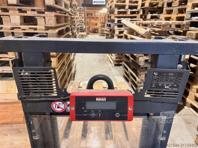 Gaffeltruck Linde D06 pallet stacker
