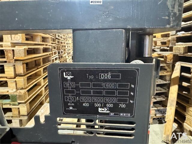 Gaffeltruck Linde D06 pallet stacker