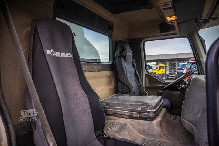 Camion-citerne RENAULT KERAX 370-6X4+16000L/5COMP