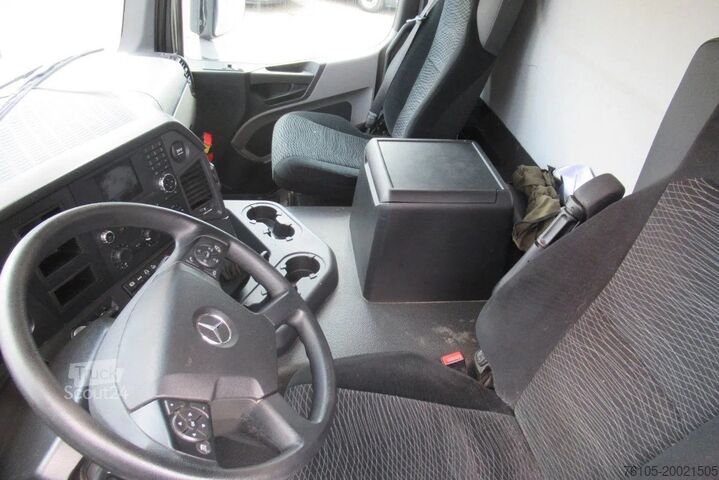 Resväska Mercedes-Benz Actros 1832 1832 LL 4x2