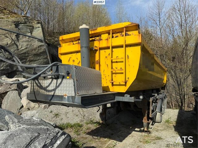 Semiremorcă basculabilă cu 3 axe Maur Bilpåbygg de vânzare ca vehicul pentru reparații Maur Bilpåbygg 3-axle tipping semi-trailer for sale as a repair o