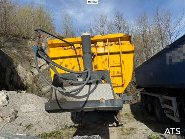 Semiremorcă basculabilă cu 3 axe Maur Bilpåbygg de vânzare ca vehicul pentru reparații Maur Bilpåbygg 3-axle tipping semi-trailer for sale as a repair o