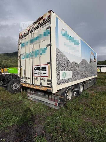 Remorcă Tyllis cu suprastructură pentru așchii și basculantă – laterală hidraulică Tyllis trailer with chip body and tipper – hydraulic side