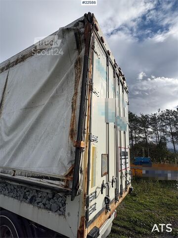 Remorcă Tyllis cu suprastructură pentru așchii și basculantă – laterală hidraulică Tyllis trailer with chip body and tipper – hydraulic side