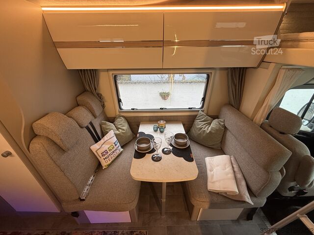 Avtodom z nadgradnjo (alkoven) Ahorn Camp Canada AD