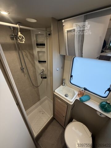 Avtodom z nadgradnjo (alkoven) Ahorn Camp Canada AD