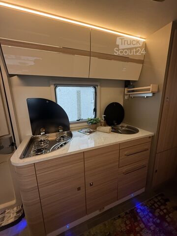 Avtodom z nadgradnjo (alkoven) Ahorn Camp Canada AD