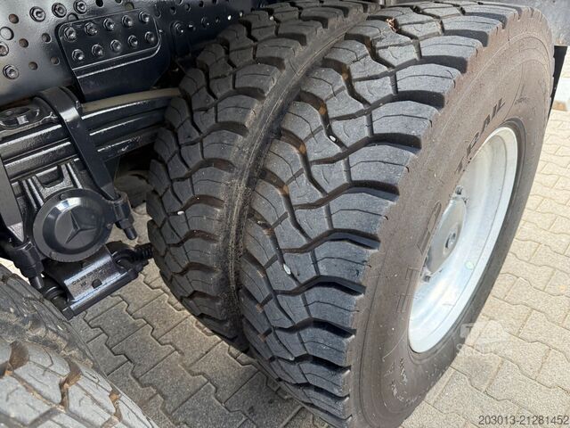 Autocarro ribaltabile MERCEDES-BENZ Arocs 4145 8X6 Kipper Schwarzmüller