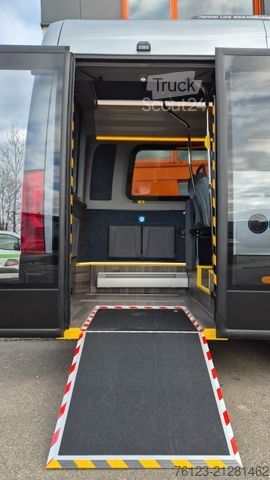 Minibus MERCEDES-BENZ Sprinter 517 Heckniederflur Vorlauffahrzeug