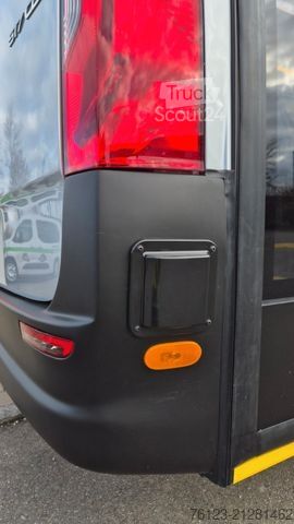 Minibus MERCEDES-BENZ Sprinter 517 Heckniederflur Vorlauffahrzeug