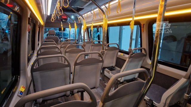 Minibus MERCEDES-BENZ Sprinter 517 Heckniederflur Vorlauffahrzeug