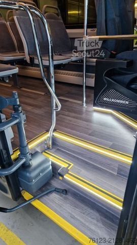 Minibus MERCEDES-BENZ Sprinter 517 Heckniederflur Vorlauffahrzeug