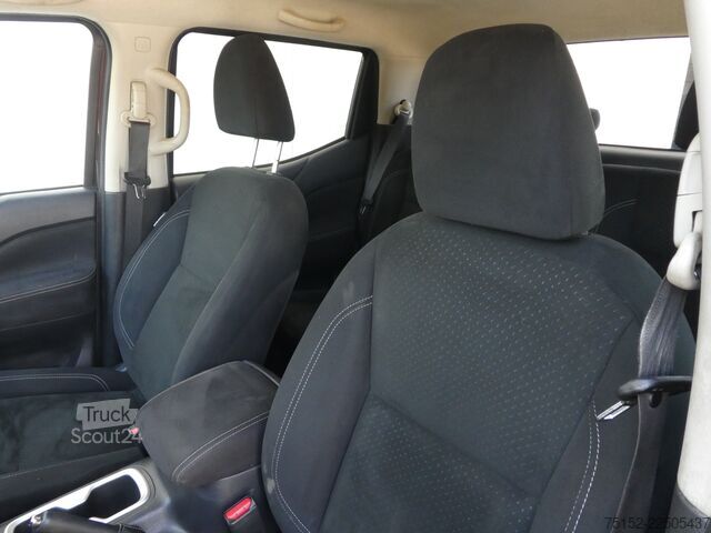  NISSAN Navara