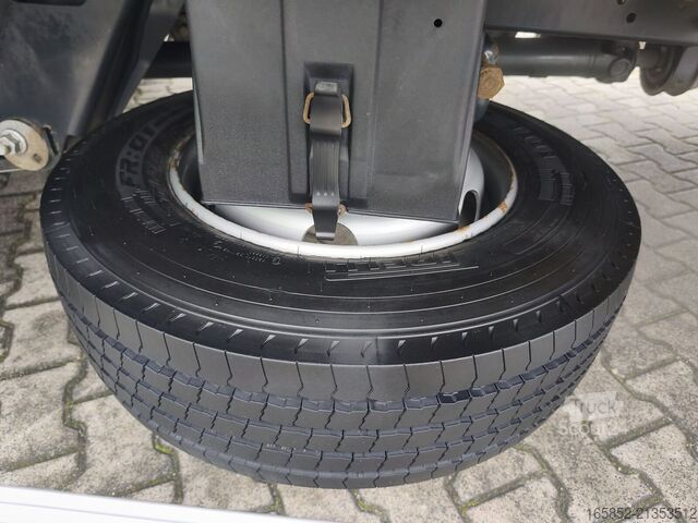 S plachtovými boky IVECO 75-190