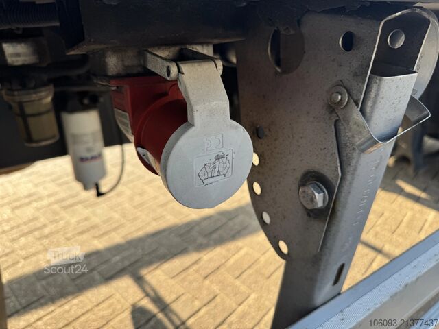 Transporte refrigerado/congelado DAF LF 230 Koelwagen 9120 kg laadvermogen