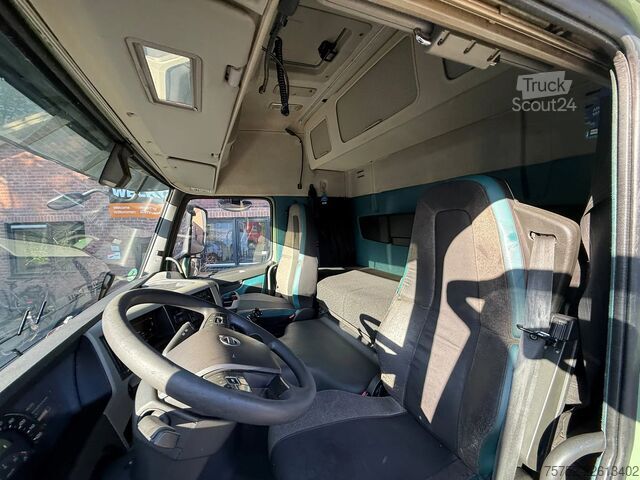  Volvo FM 420 6X2 8.1M Koffer Stuuras