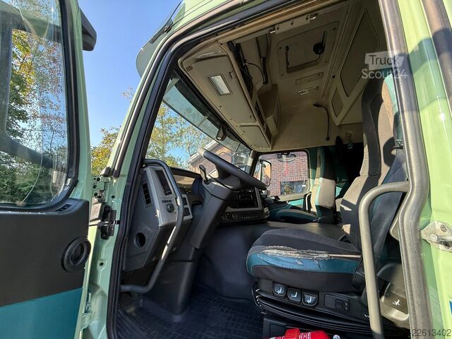  Volvo FM 420 6X2 8.1M Koffer Stuuras
