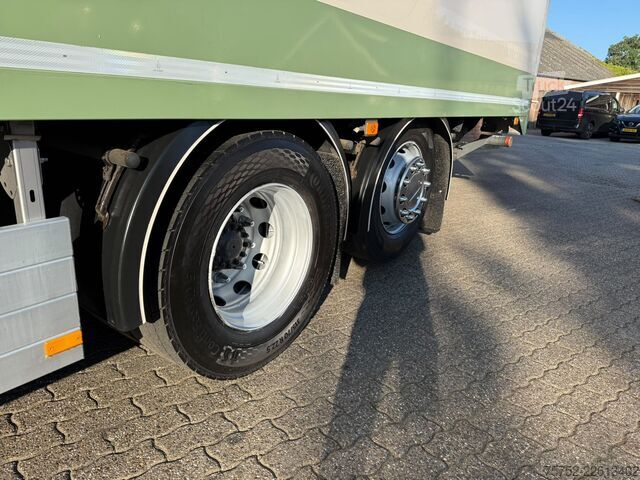 Kuffert Volvo FM 420 6X2 8.1M Koffer Stuuras