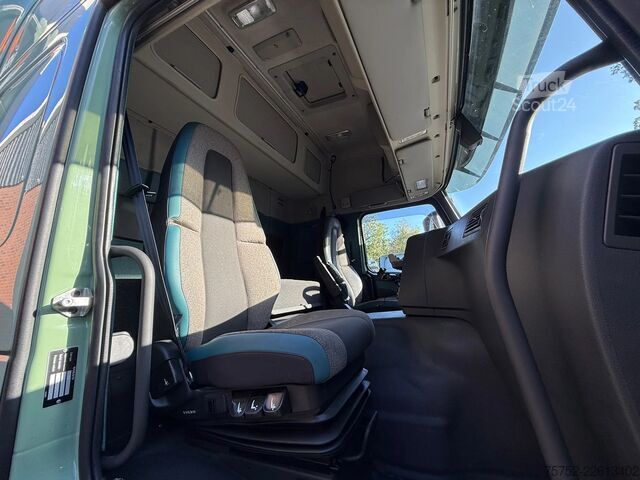 Kuffert Volvo FM 420 6X2 8.1M Koffer Stuuras