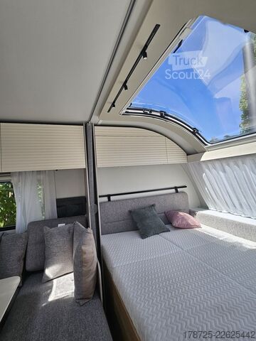 Asuntovaunu ADRIA Adora 673 PK Backofen