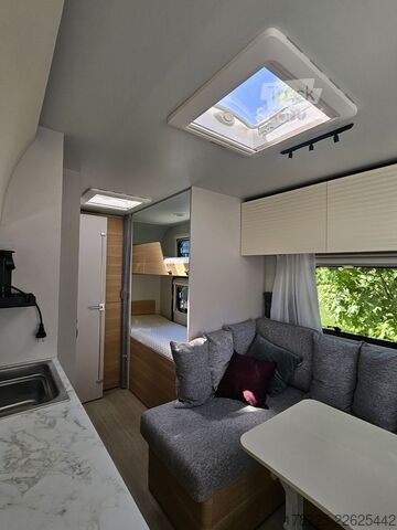 Asuntovaunu ADRIA Adora 673 PK Backofen