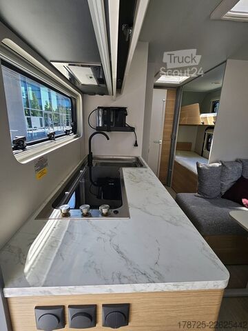 Asuntovaunu ADRIA Adora 673 PK Backofen