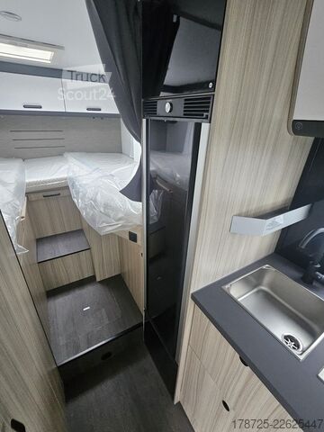 Puoliksi integroitu matkailuauto Sun Living C 70DL 26 X-Tra in Grau Ford 165 PS