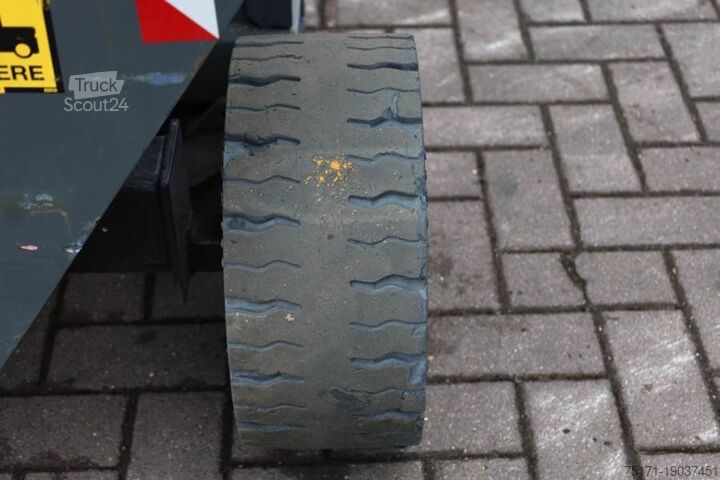 Scissor lift Holland Lift Ecostar HL-11812 Electric, 14m Working Height, 300