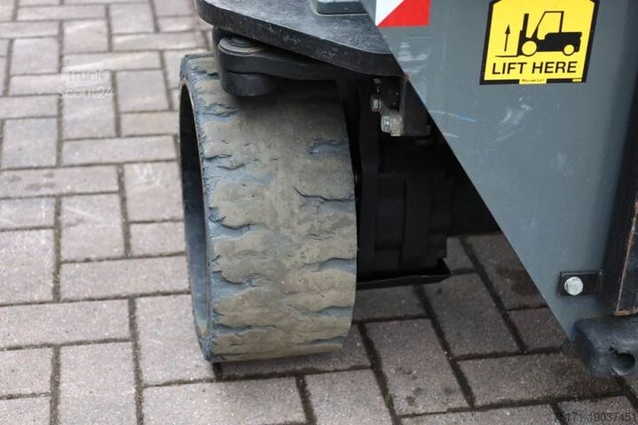 Scissor lift Holland Lift Ecostar HL-11812 Electric, 14m Working Height, 300