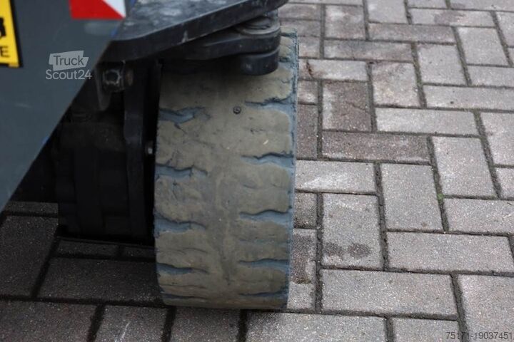 Scissor lift Holland Lift Ecostar HL-11812 Electric, 14m Working Height, 300