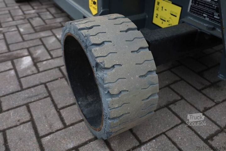 Scissor lift Holland Lift Ecostar HL-7814 Electric, 10m Working Height, 450k